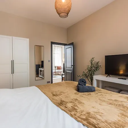 Rose Apartment *